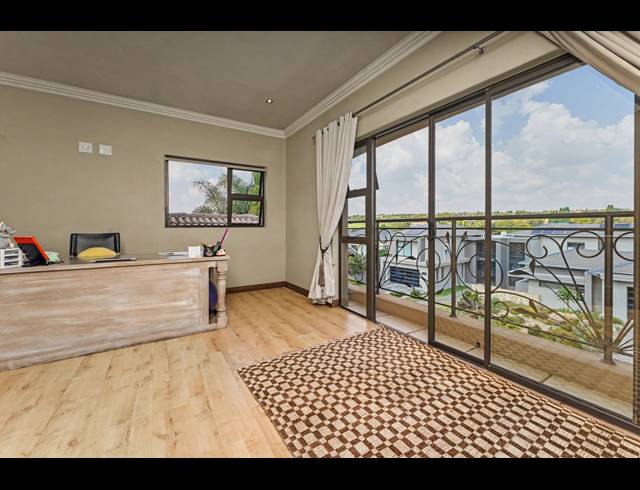 5 BEDROOM FREEHOLD FOR SALE IN BLUE VALLEY GOLF ESTATE
